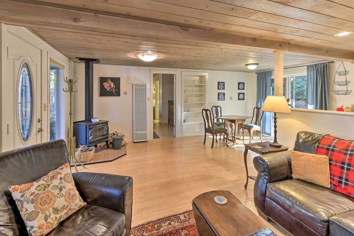 Peaceful Cottage w / Grill & Yard in Grass Valley!