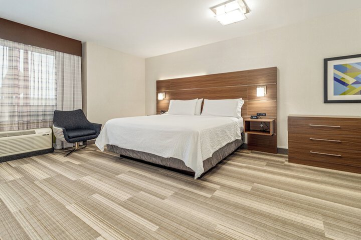 Room 108 of 348