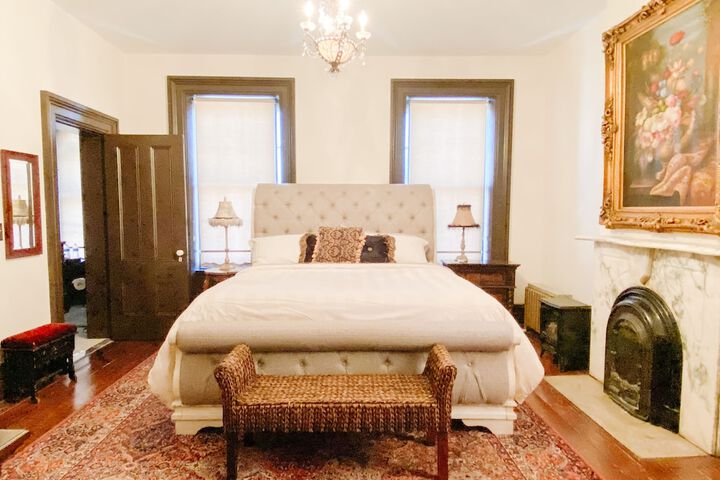 Room 52 of 106