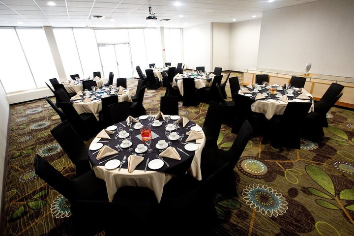 Ballroom/Hall 104 of 117