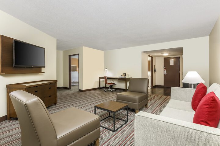 Room 17 of 33