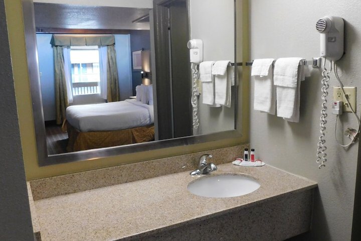 Room 83 of 102