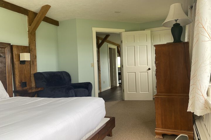 Room 201 of 294