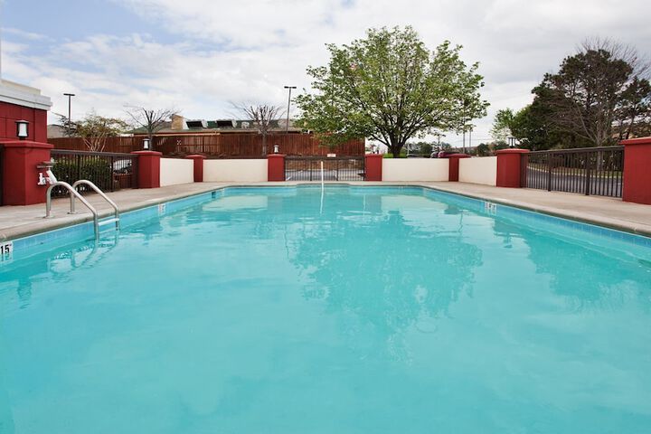 Pool 11 of 60