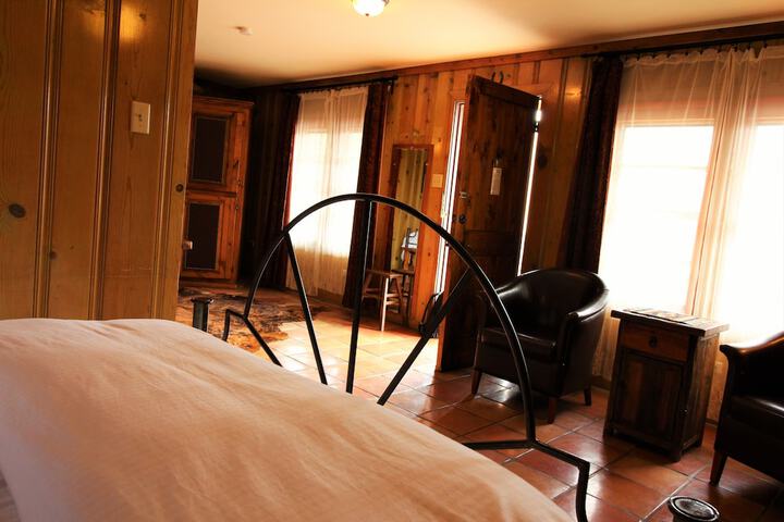 The Maverick Inn