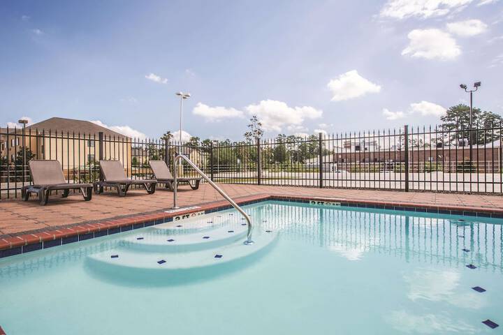 Pool 4 of 29