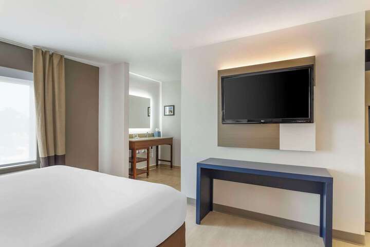Room 33 of 45