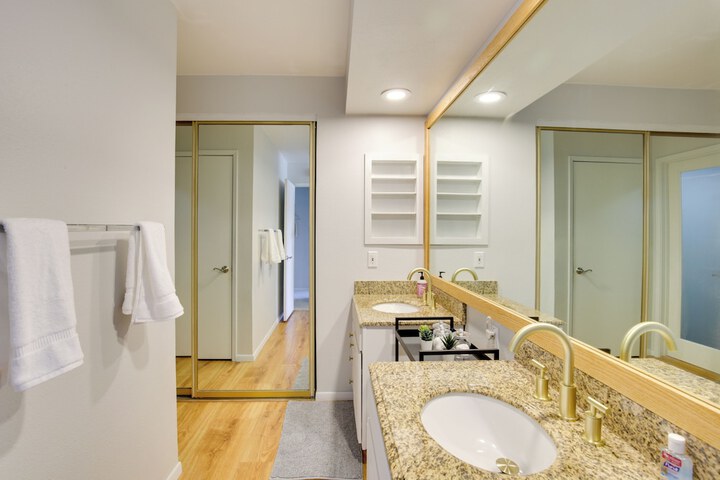 La Mesa Townhome: 15 Mi to San Diego!