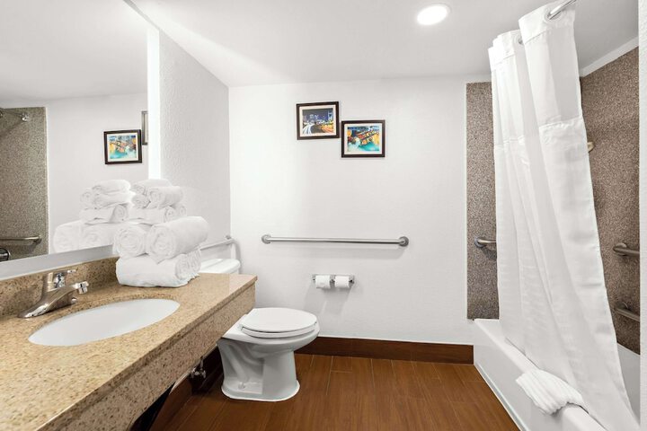 Room 18 of 48