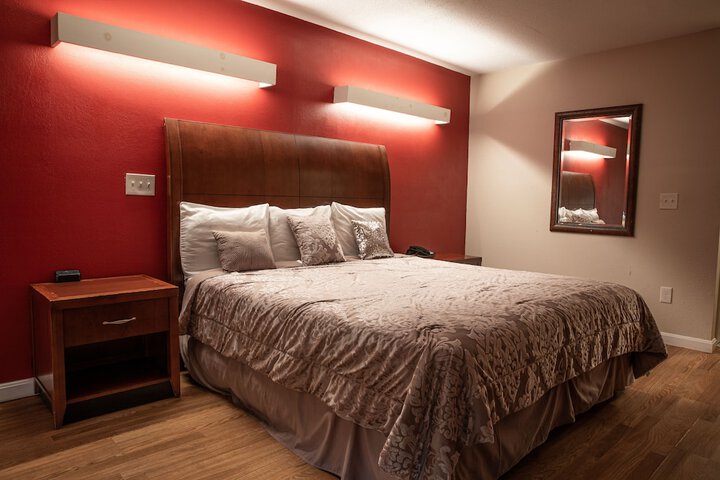 Room 27 of 71