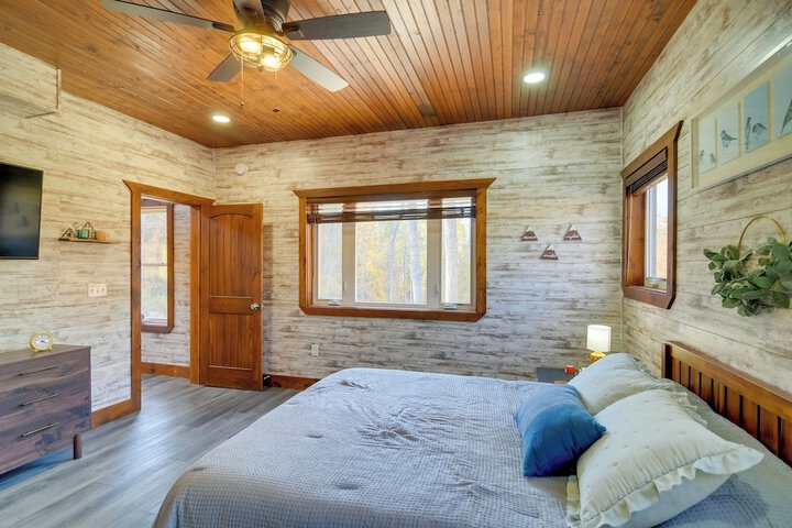 Hike & Climb: Pet-friendly Red River Gorge Cabin!