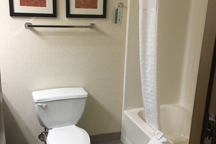 Room 15 of 77