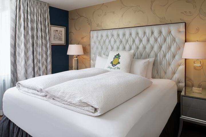 Staypineapple Hotel Rose, Downtown Portland