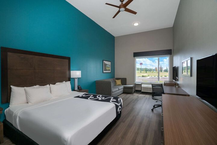 La Quinta Inn & Suites by Wyndham West Memphis
