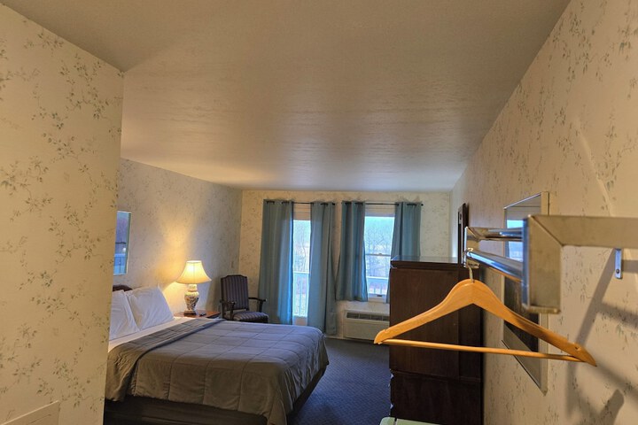 Room 17 of 24