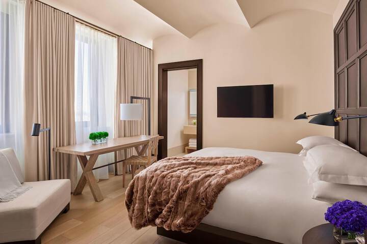 Room 30 of 61