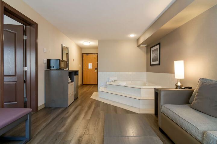 Room 25 of 77