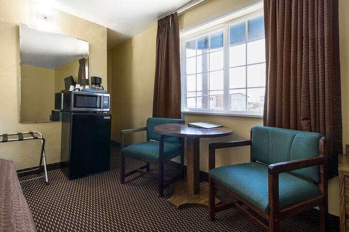 Room 22 of 34
