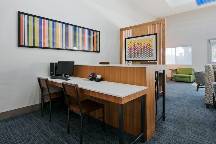 Holiday Inn Express & Suites Everett by IHG