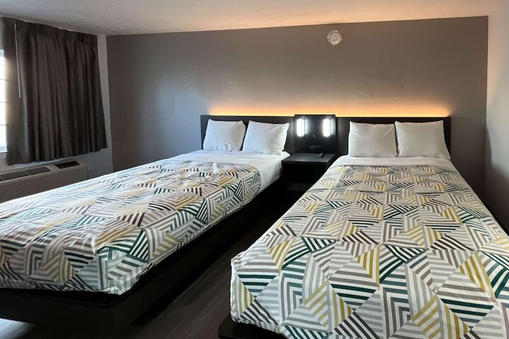 Room 9 of 18