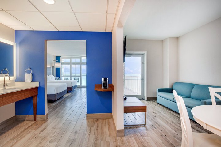 Holiday Inn Express & Suites Panama City Beach - Beachfront by IHG