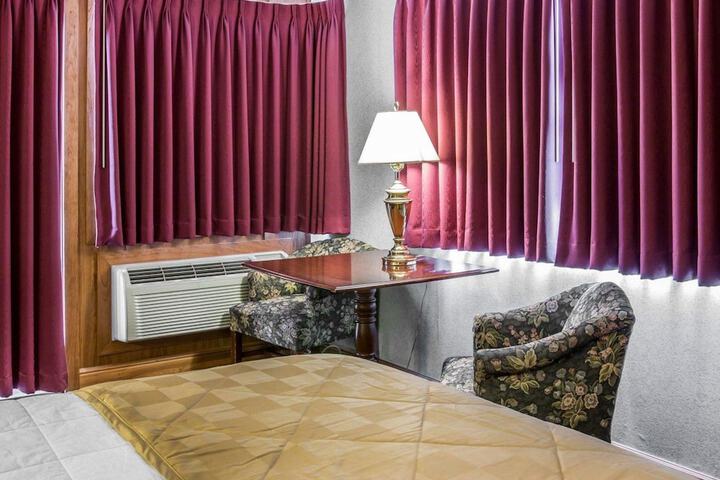 Clarion Hotel Mackinaw City Beachfront