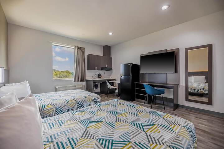Studio 6 – Giddings Tx