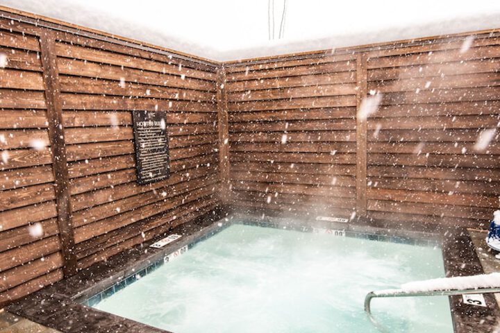 Elk Country Inn