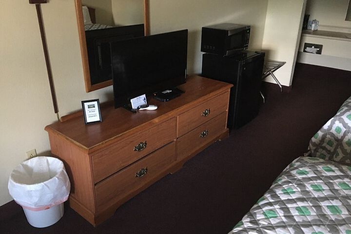Whispering Creek Lodging & RV Resort