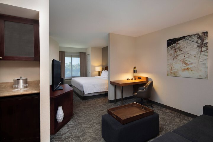 Room 14 of 32
