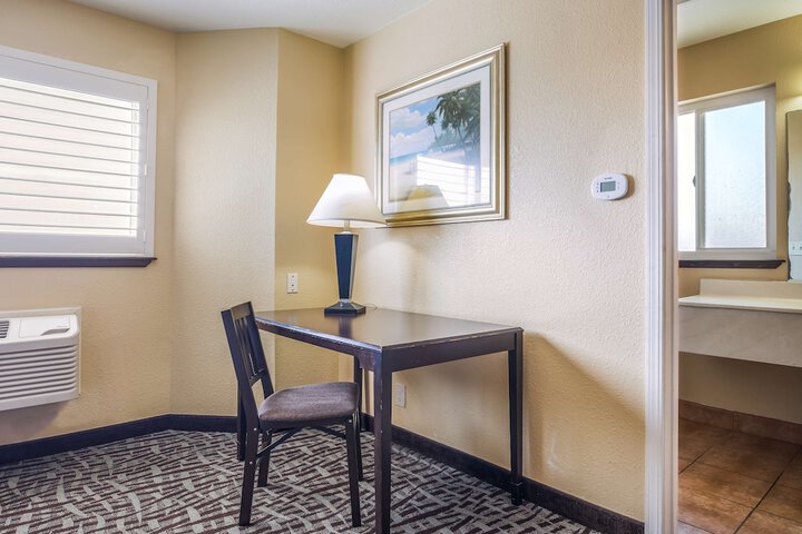 Room 27 of 47
