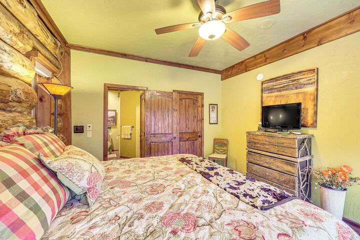 Fish Boat & Hike: Pet-friendly Cabin in Arkansas