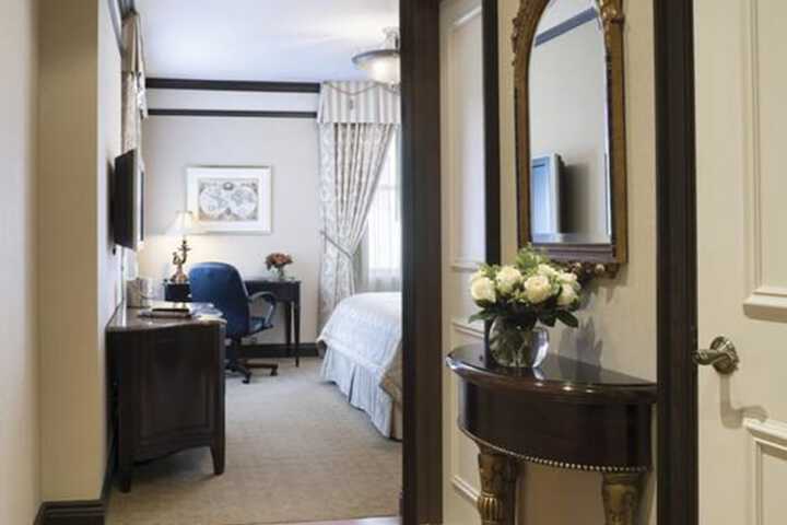 Room 10 of 42