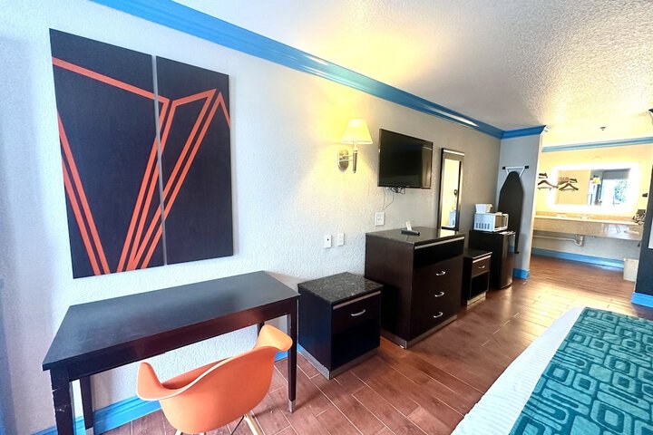 Room 53 of 62