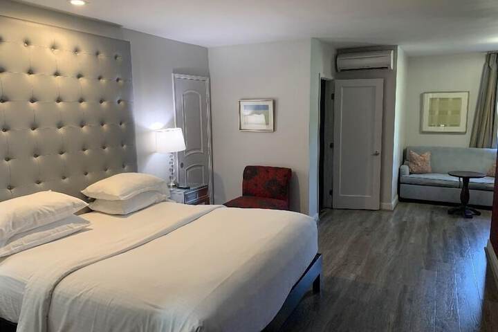 Room 32 of 66