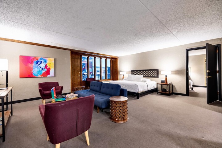 The Highlander Hotel Iowa City an Ascend Collection Hotel