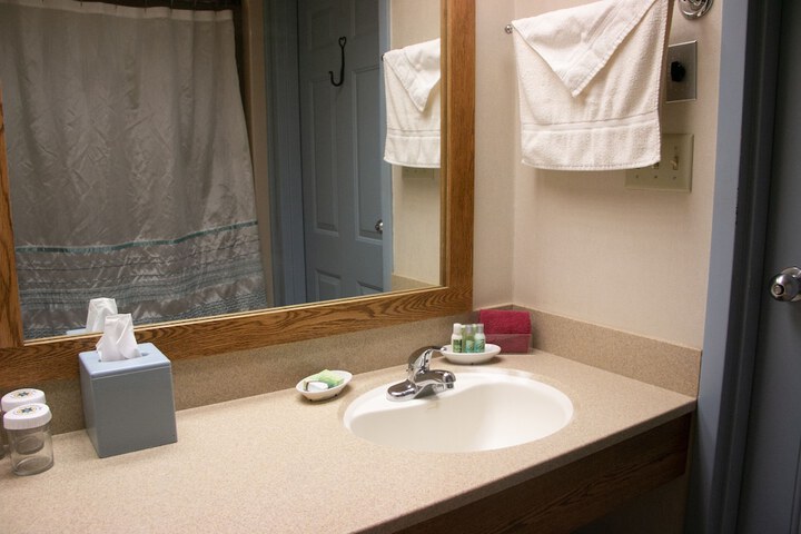 Room 46 of 77