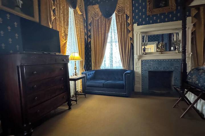 Room 9 of 142