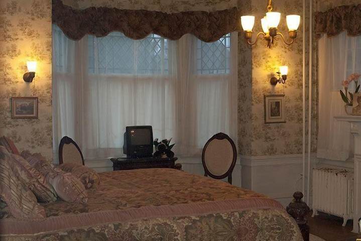 The Albanus Phillips Inn