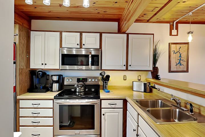Sunplace 02 by Taylor Made Deep Creek