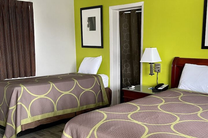 Room 8 of 17