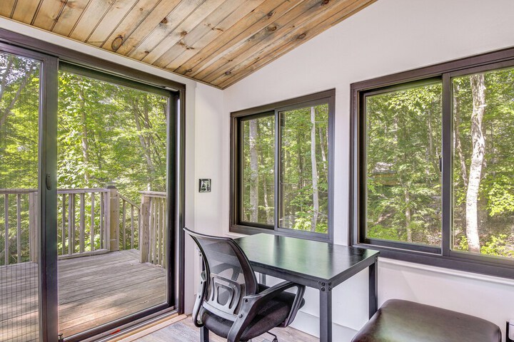 Dandridge Home on Douglas Lake w / Hot Tub & Dock!