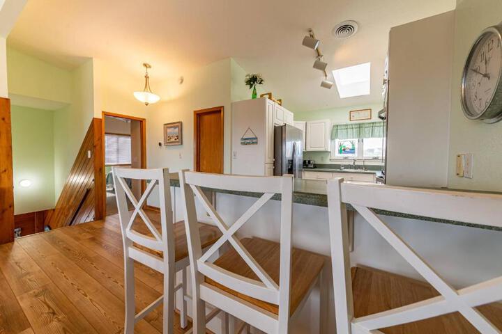 Duck R Way - Poteskeet Ocean View, 260 Yds to Beach, Pool, Hot Tub, Walk to Downtown Duck