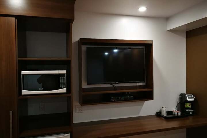 Room 33 of 37