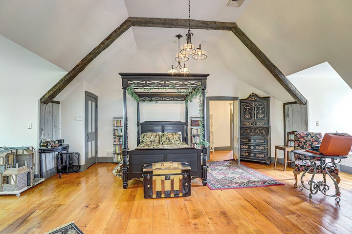 Spacious & Historic Cabin in New Haven w / Pond!