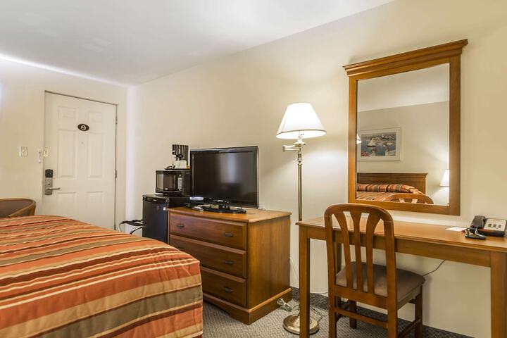 Room 33 of 48