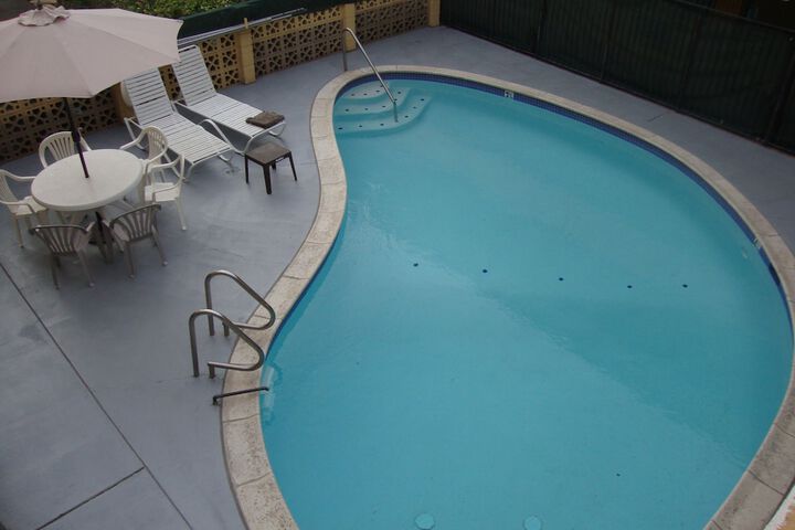 Pool 17 of 100