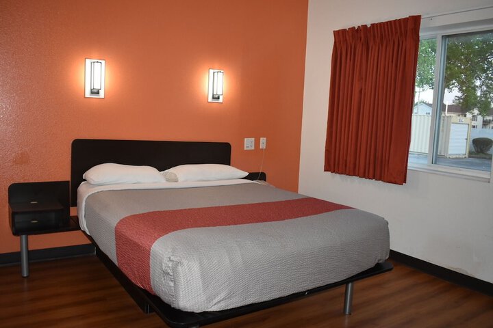 Room 11 of 20