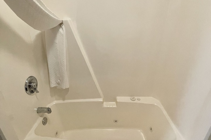 Room 6 of 19