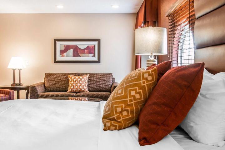Comfort Inn & Suites and Conference Center